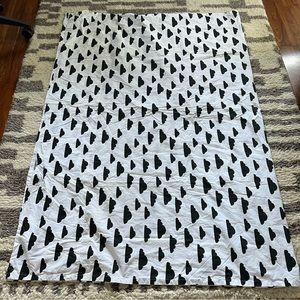Crate&Kids White Black Clouds Twin XL Flat‎ Sheet Bedroom
